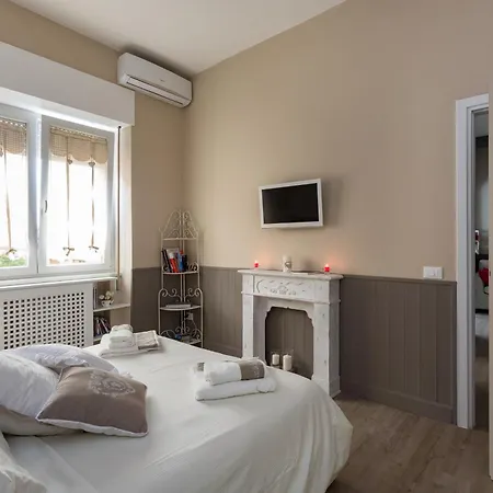 Appartamento Peonies House Quiet Flat Overlooking