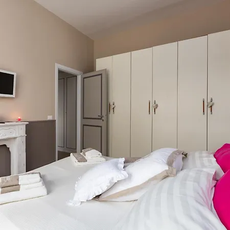 Peonies House Quiet Flat Overlooking Roma
